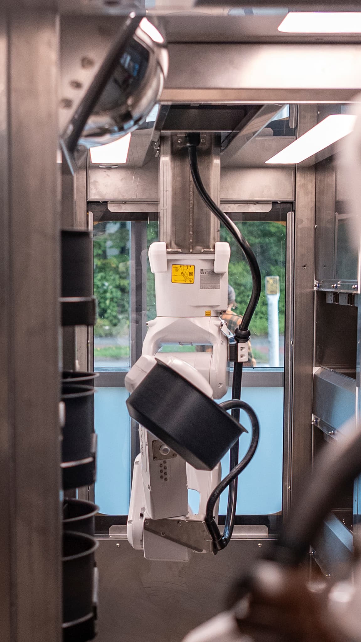 GUTH FOODS Kochroboter Handling
