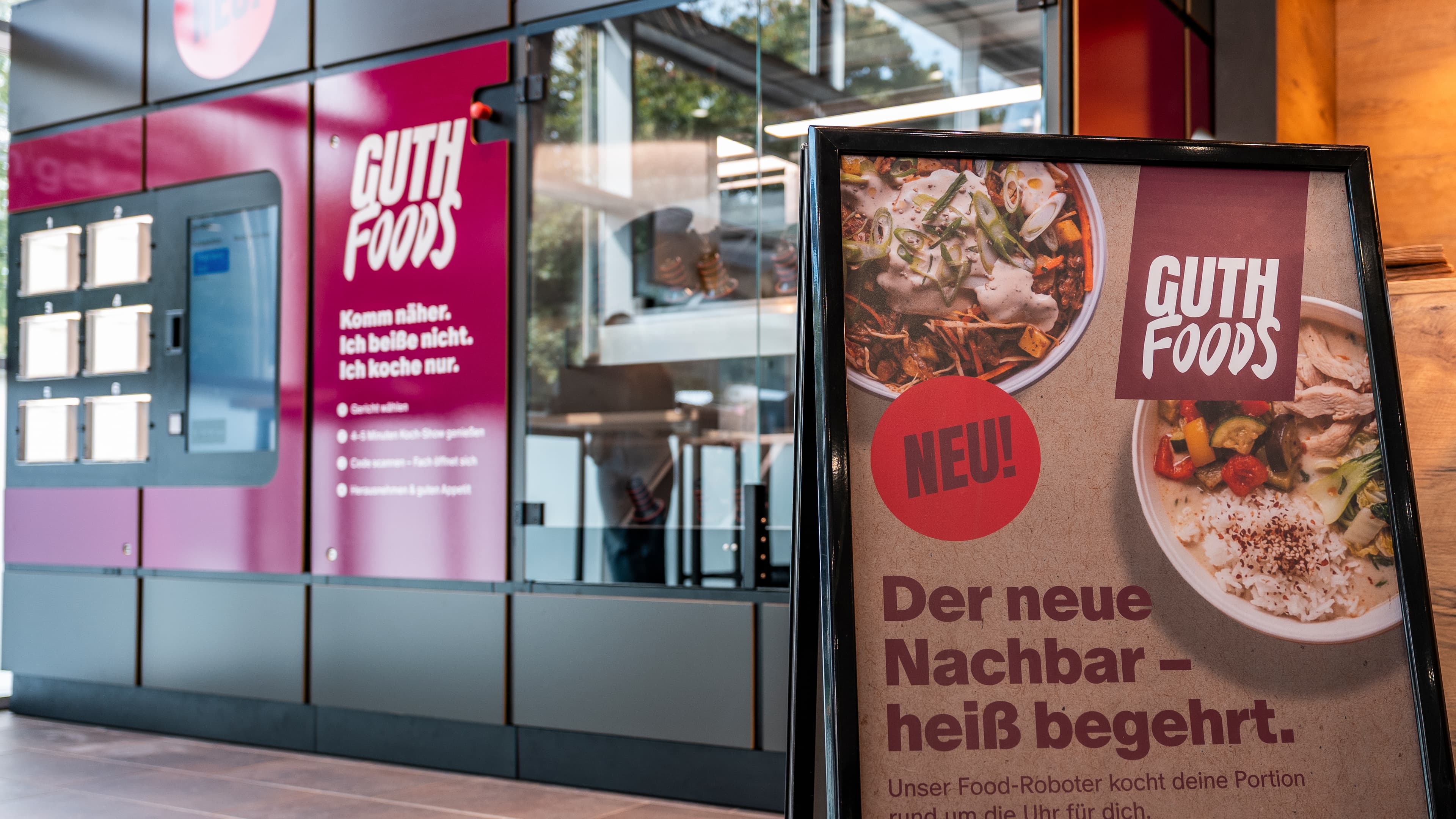 GUTH FOODS Kochroboter mit Aufsteller